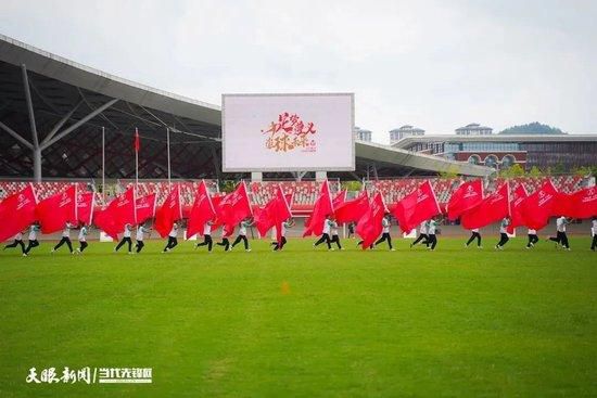 金·卡戴珊主演《诉讼女王》巴黎首 当地时间10月21日，法国巴黎，Disney+剧集《诉讼女王》（All\'s Fair）在化学之家举行首映礼。