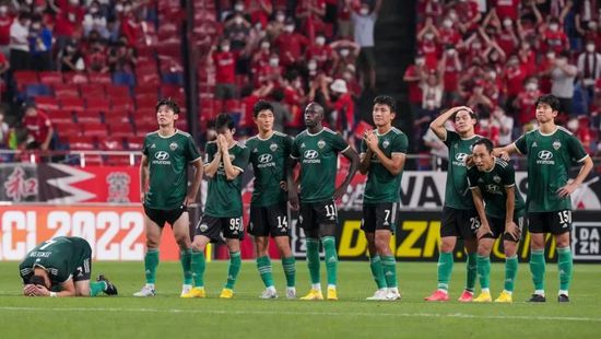 格伦·克洛斯、莎拉·保罗森、泰亚娜·泰勒、金·卡戴珊、妮... 法鲨归来！