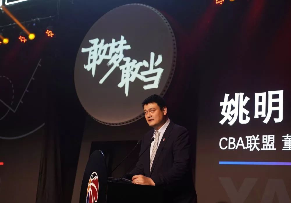 ”导演热拉尔·乌里将当年实拍的奥运会现场镜头，与影片桥段结合，使电影变得更加超现实。