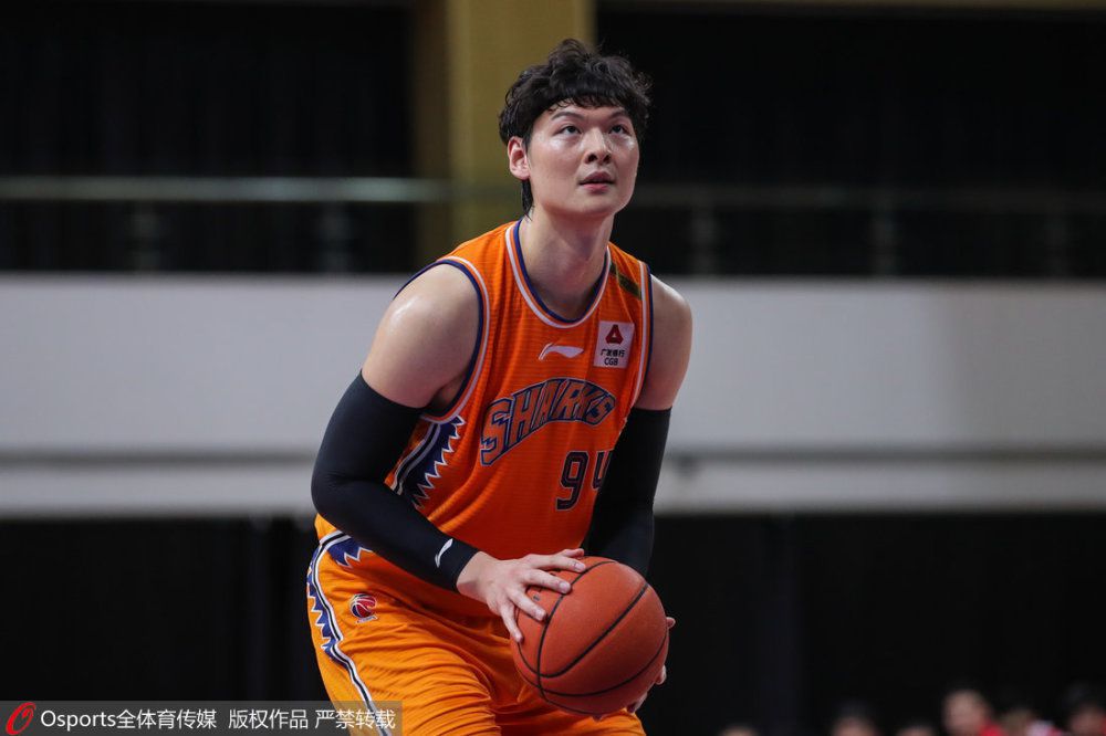 《南京照相馆》由导演申奥执导，许渌洋、张珂、申奥编剧，刘昊然、王传君、高叶、王骁领衔主演。