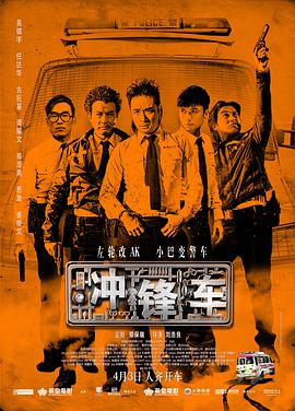 二人休闲装现身，黄轩背着双肩包，独自推着行李车甘做“苦力”，走在前面为女友开道男友力爆棚。