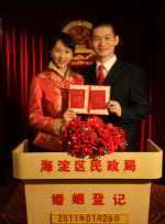 金·卡戴珊主演《诉讼女王》巴黎首映 3 《同乐者》曝预告 《绝命毒师》主创打造科幻新剧 4 《海贼王2》曝海报及剧照 布洛基和东利同框亮相 5 经典美剧《越狱》重启！
