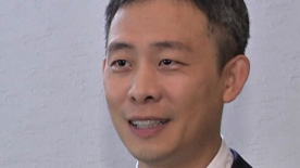 上世纪90年代全球传言“世界末日”，《天地大冲撞》《泰坦尼克号》《独立日》《终结者2》等末日题材灾难片应运而生。